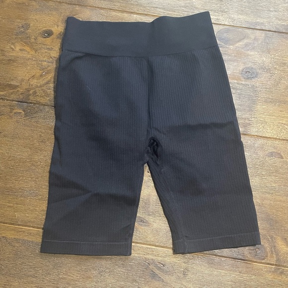 NWT Black Biker Shorts Sz S NEVER WORN! - Picture 5 of 11